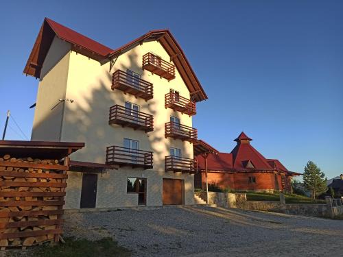 Yablunytsya Hotel | У Павла