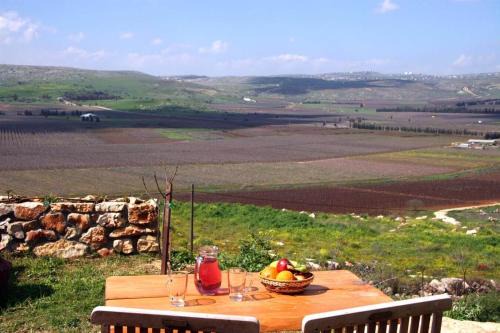 Ramot Naftali Bed & Breakfast | אביב בכרם - בקתות כפריות מקסימות עם ג'קוזי מול נוף מדהים