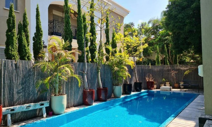 Herzliya Pituach Villa | בהרצליה פיתוח וילה פרטית עם בריכה וג׳קוזי