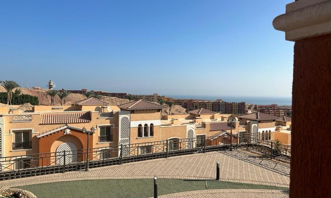 Ras Sudar Apartment | شاليه في بورتو السخنه غرفتين ببلكونه Heaven hills عائلات فقط