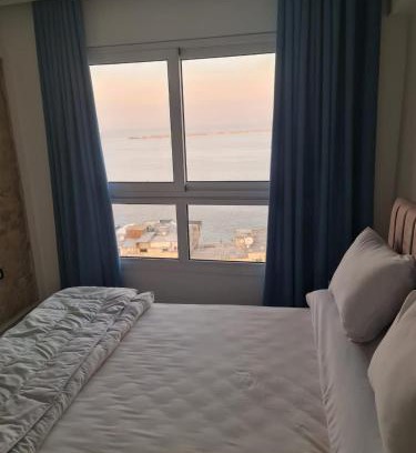 Al-Jumruk Apartment | شقة فاخرة مكيفة تري البحر مباشرة
