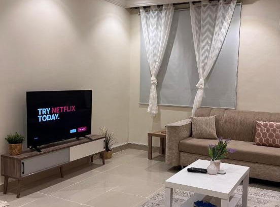 Hera Street Apartment | شقة من غرفتين وصالة ومطبخ