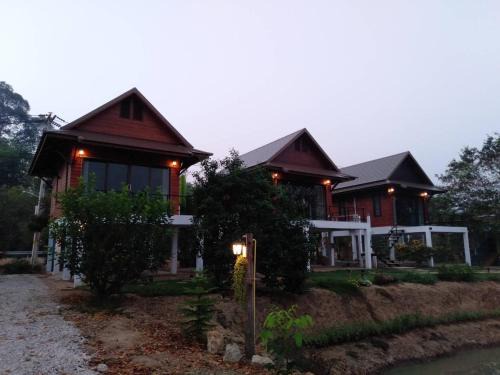Sakae Krang Resort | บ้านกลางเกาะ รีสอร์ท
