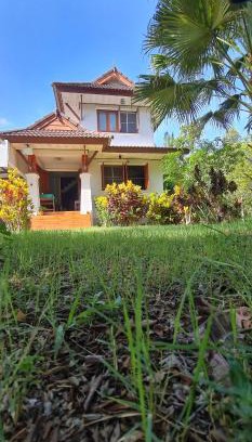 Thung Yai House | บ้านเขียมเลียบคลอง โฮมสเตย์