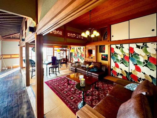 Futtsu House | 加美屋リゾート房総 浪漫ラウンジ 夕日と露天風呂-Kamiya Resort Boso