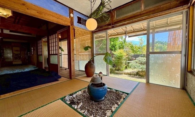 Kikai Island Villa | 【大人数で泊まれる一棟貸し】なかまあじーんやー（手久津久）【海近くの素敵な島暮らし体験】