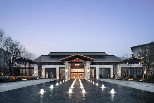 Emeishan Hotel | 峨眉山景区希尔顿欢朋酒店