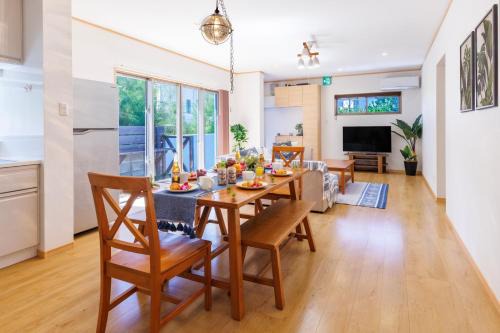 Nakama House | 新規オープンセール ビーチ徒歩7分 恩納村長期滞在 観光におすすめ A Blue house