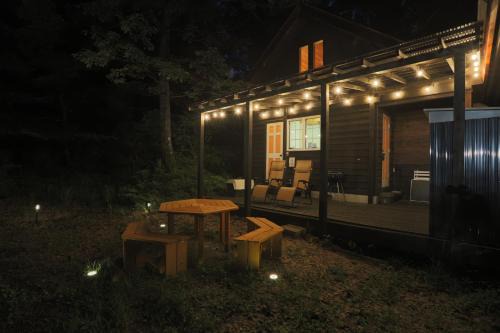 Tsumagoi House | 森のツインキャビン
