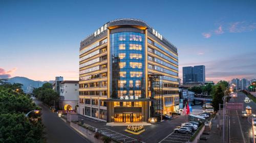 Chongqing Hotel | 重庆西站桔子水晶酒店