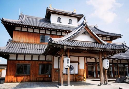 Nagahama Hotel | 鈴籠城 城の間 ダブルベッド2台 二段ベッド1台