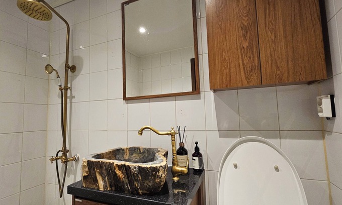 Seogyo-dong House | [홍대 메인거리] 외국인 전용 숙소, 유니크한 인테리어