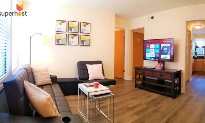 Chinatown Condo | 1 #12 - 2 Bedroom/1 Bath Condo near McCormick Place, Wintrust Arena, Chinatown