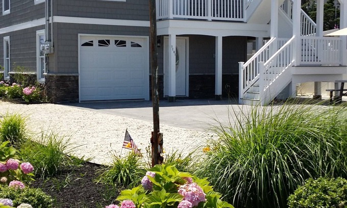 Ship Bottom House | 1.5 blocks to the Beach newly remodeled duplex