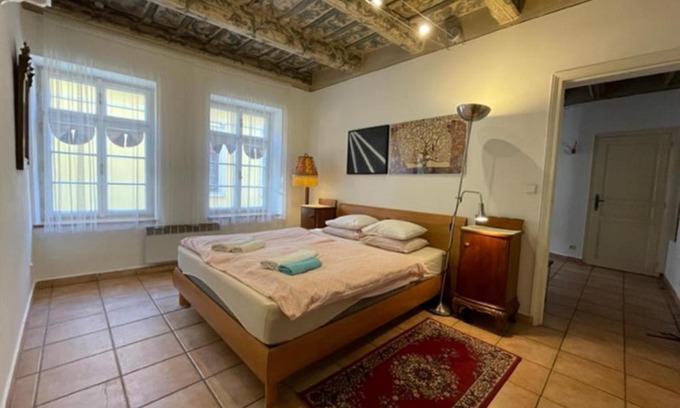 Mala Strana Apartment | 1 Bed Flat - Sleeps 4 - Balcony - Wifi