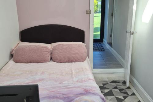 Old Harlow Apartment | 1 Bed Sleeps 2 with Private Garden