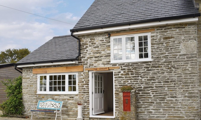 Sturminster Newton Cottage | 1 bedroom accommodation in Bagber, near Sturminster Newton