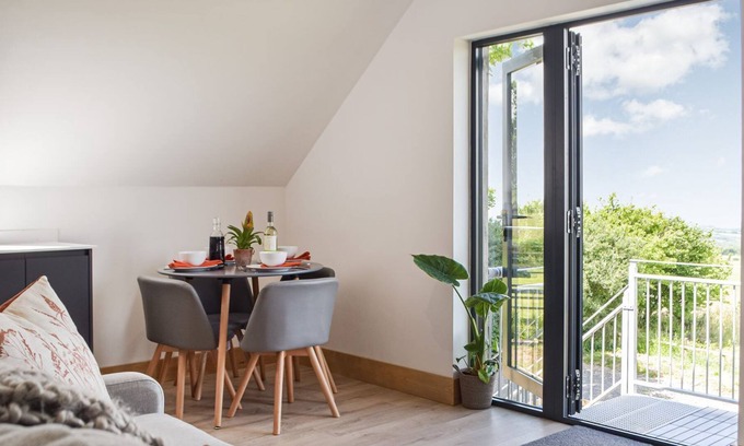 Llandyssiliogogo Cottage | 1 bedroom accommodation in Synodd Inn