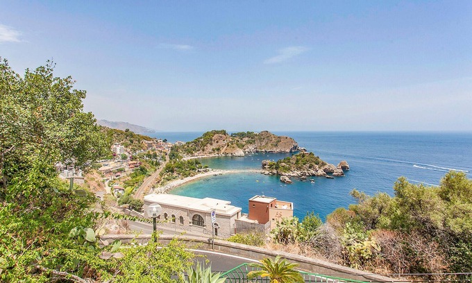 Aci Trezza Apartment | 1 bedroom accommodation in Acicastello