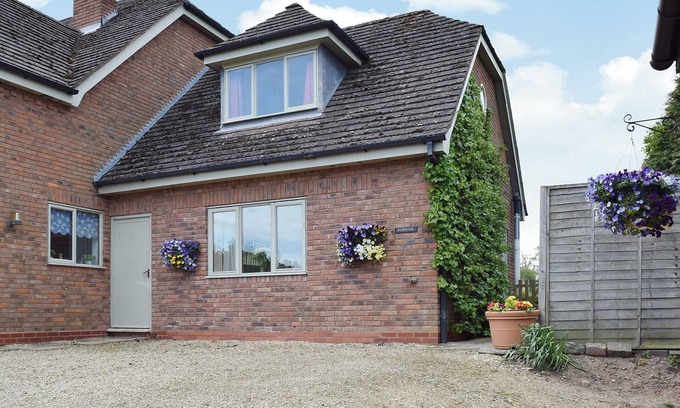 Kings Coughton Cottage | 1 bedroom accommodation in Kings Coughton, near Alcester