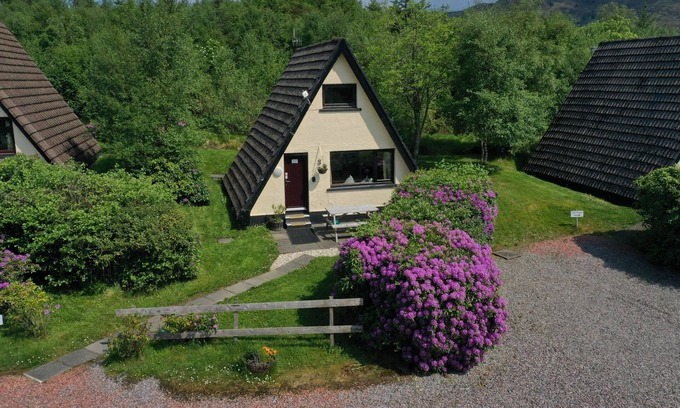 West Laroch Ski Chalet | 1 Bedroom Chalet with Mountain & Loch Views, midway between Ben Nevis & Glencoe