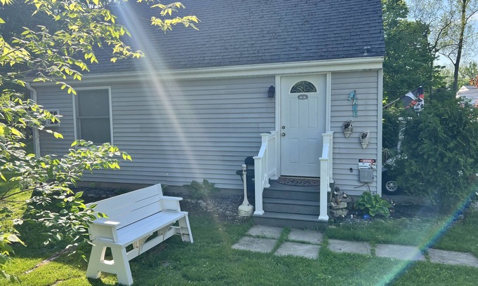 Put-in-Bay Cottage | 1 Bedroom Cottage with Full Kitchen, Full Bath, W&D Walking distance to downtown