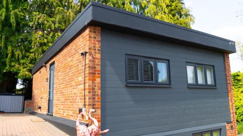 Bocking Apartment | 1 bedroom guesthouse including parking on premises