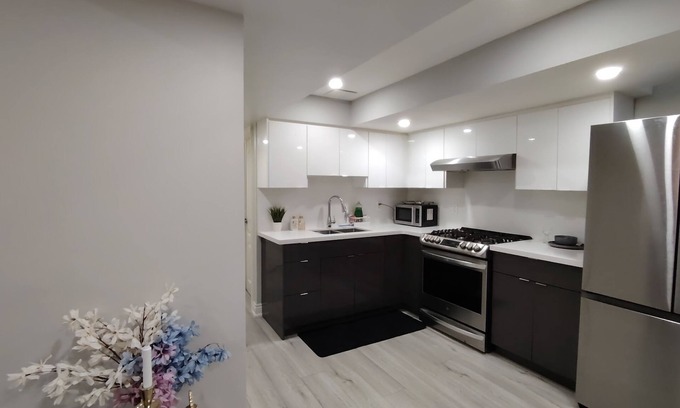 Markham House | 1 bedroom private Basement suite in the Heart of Markham