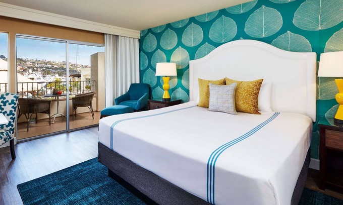 La Playa Hotel | 1-Bedroom Suite at a 4⭐️ Hotel