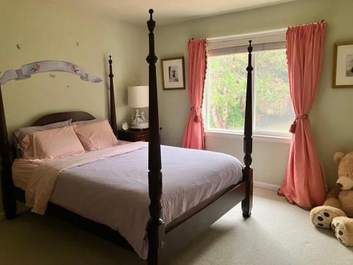 Sammamish House | 1 BR in a Lakeview House Near Redmond Downtown