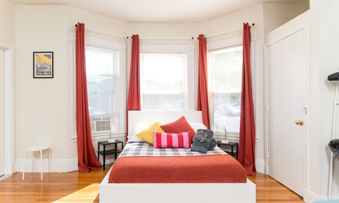 St. Elizabeth's Apartment | ★ 1 Free parking spot ★ First floor ★ Very clean ★