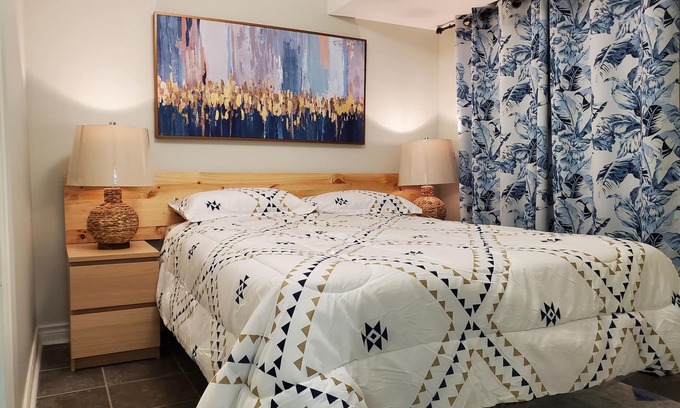 Brockton Village House | 1 min to Subway Toronto Downtown - Charming Cozy welcoming 1 bedroom Apatrment