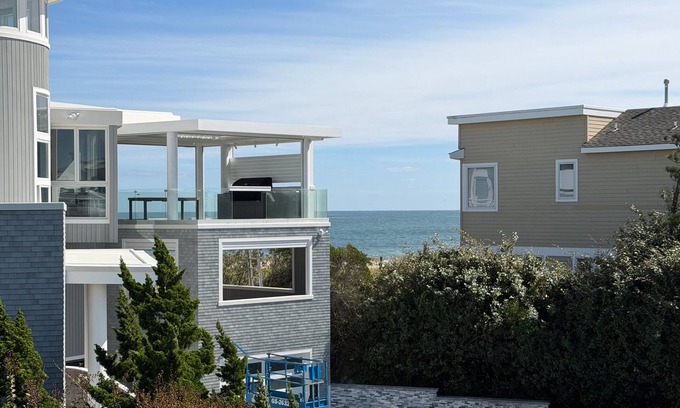 Loveladies House | 1 Off the Beach – Lovely Reverse Living Home, Great Ocean Views!