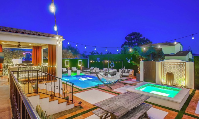 Loma Portal House | "1 to 16 Guests - Main House + Guest House & Pool"