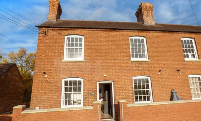 Upton upon Severn Cottage | 1 WILLOW COTTAGE, family friendly in Upton Upon Severn