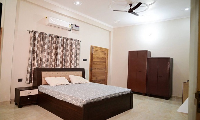 Bouvet Island House | 10 minutes from Ram Mandir! Family-sized home with Parking and Garden.