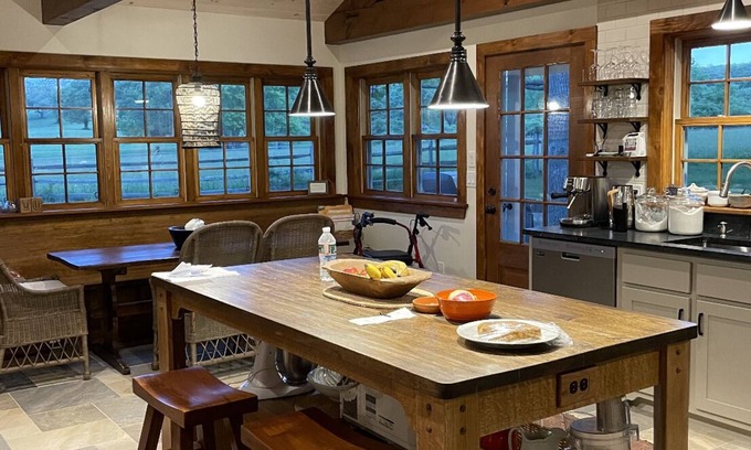 Chilmark House | 10 minutes walk to Lucy Vincent Beach