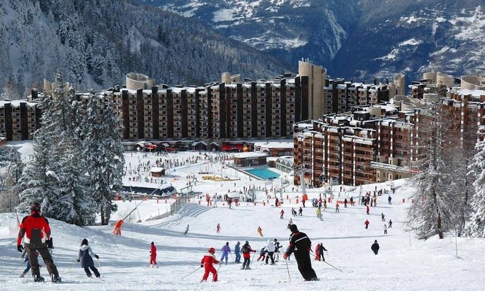 Macot-la-Plagne Apartment | 100m from ski slopes, 5th floor, swimming pool, balcony, tv, ski locker, 28m², La Plagne