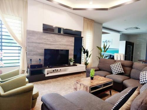 Taman Rapat Damai House | 10Min to IPOH TOWN 4BR20PAX MAHJONG GAME KARAOK