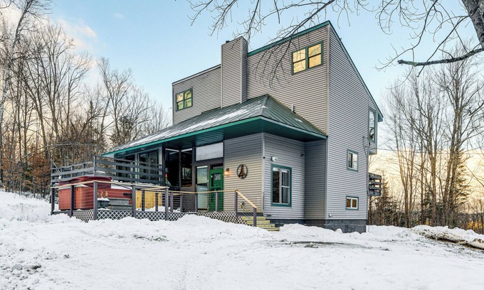 Roxbury House | 11 Mi to Sugarbush: Eclectic Ski House w/Hot Tub!