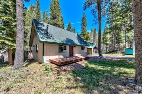 Tahoe Paradise Ski Chalet | 1207S Cabin in the Pines