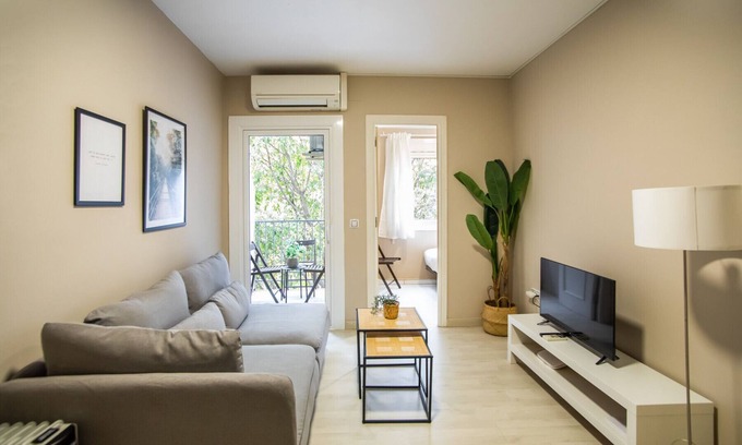 Collblanc y La Torrassa Apartment | 12TOGO1035 - Spacious Apartment near Camp Nou