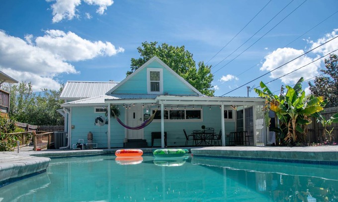 Saint Cloud House | 131 m² House ∙ 3 bedrooms ∙ 9 guests