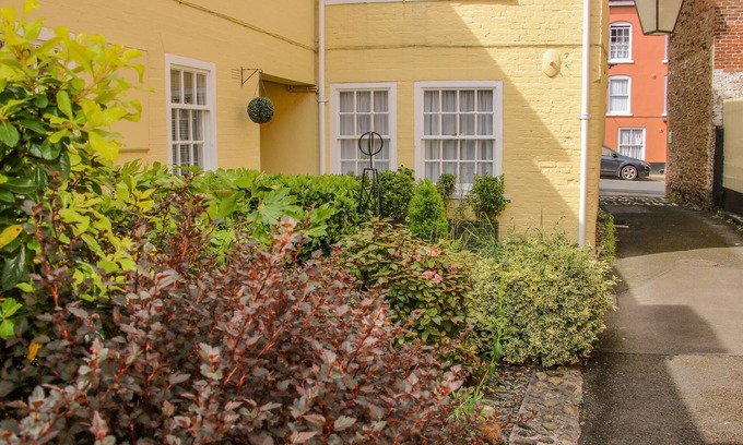 Ludwel Cottage | 138C OLD STAR & GARTER MEWS, romantic in Ludlow