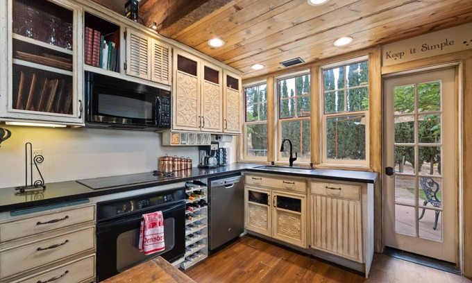 Julian House | 14-acre Rustic Luxury in Historic Julian