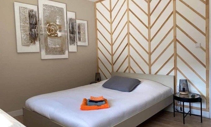 Woippy Apartment | 15. Le Cosy 120m² - 4ch' - 8 pers' - 6 TV - Streaming