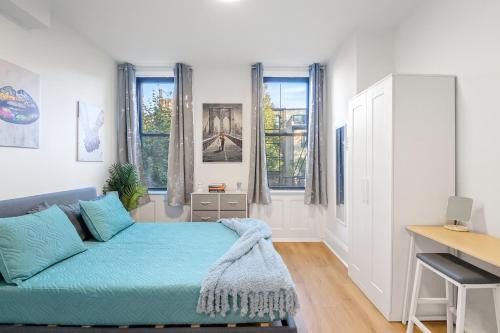Hoboken Apartment | 15 Minutes to NYC - Modern & Colorful Hoboken Getaway
