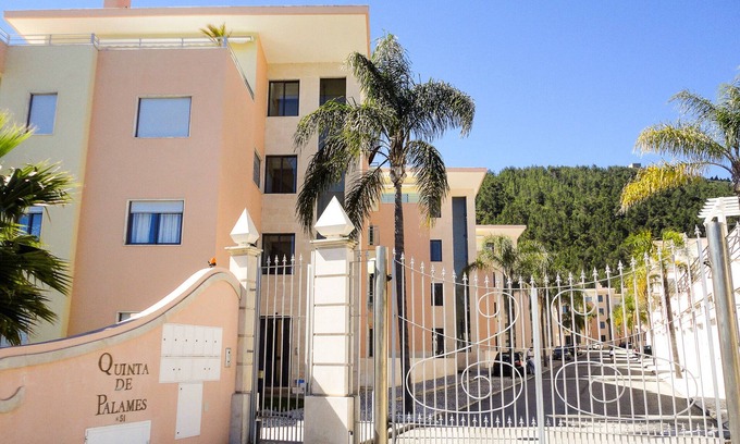 Sesimbra Condo | 150m From the Beach With Pool