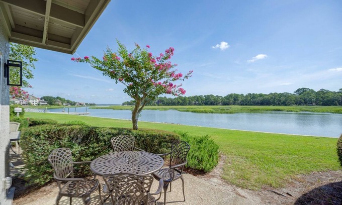 South Beach Villa | 1625 Port Villas: Water Views, Dock and Steps to the Salty Dog - Free Bikes