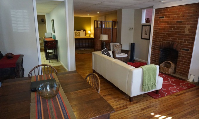 City Park West Apartment | 1640 Franklin Spacious, Clean, Comfort Quiet Neighborhd, Walk/Bike dwntwn